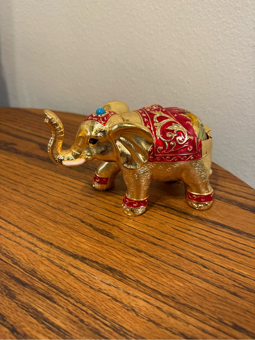 Gold rare elephant container heavy detailed and vintage collectible